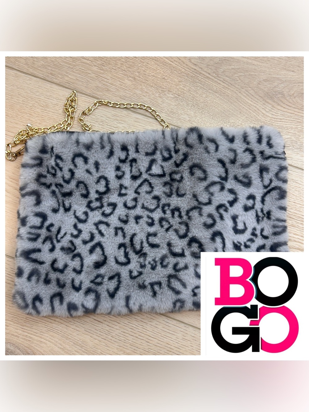 Fashion Faux fur crossbody bag
Gray black animal print Gold chain